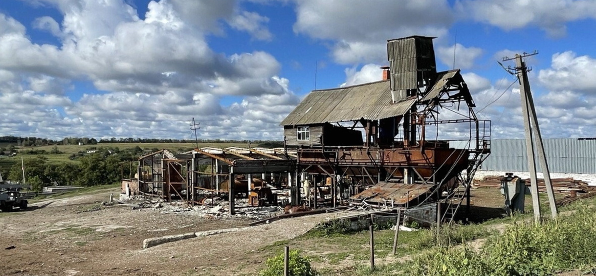 Нині в області фіксують усі пошкоджені об’єкти агропромислового комплексу, але кінцевих цифр завданих збитків поки немає. Фото Харківської обласної військової адміністрації